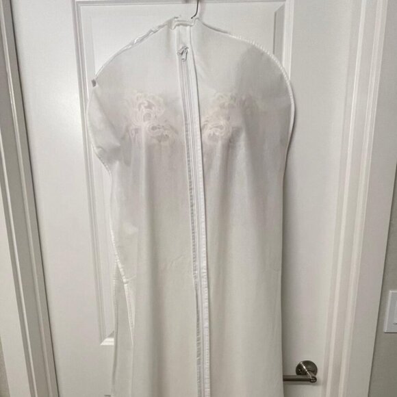 ANNA GRACE Elegant Luxurious Crepe Fabric Lace Designer Wedding Gown Size 4 - Picture 13 of 13